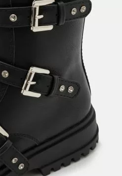 Friboo Korte Laarzen - Black -Frib Kleding Winkel 38ce3b7a14804f7f9fd2559825a88fb8