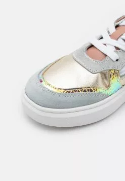 Friboo Leather - Sneakers Laag - Gold 11 Friboo Leather - Sneakers Laag - Gold -Frib Kleding Winkel 40eb69f5e69f42719e5b5b0bb009ed4e