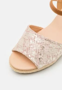 Friboo Sandalen - Rose Gold 11 Friboo Sandalen - Rose Gold -Frib Kleding Winkel 7fe68fb4f06e4b12a63cbc10ee73f789