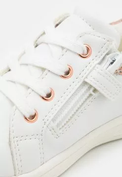 Friboo Sneakers Laag - White -Frib Kleding Winkel c3edc61621374747ba56ca720cd95c7c