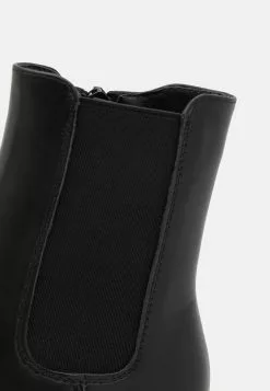 Friboo Korte Laarzen - Black -Frib Kleding Winkel d059887d58fc4c228c8a9f1fb5f267eb