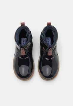 Friboo Korte Laarzen - Dark Blue 9 Friboo Korte Laarzen - Dark Blue -Frib Kleding Winkel e416ab76dc904bc8b0ed414e7a07af94