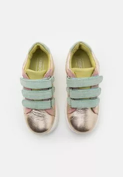 Friboo Leather - Sneakers Laag - Gold -Frib Kleding Winkel f7c16071ed4f45888ad3dc4f763c9979